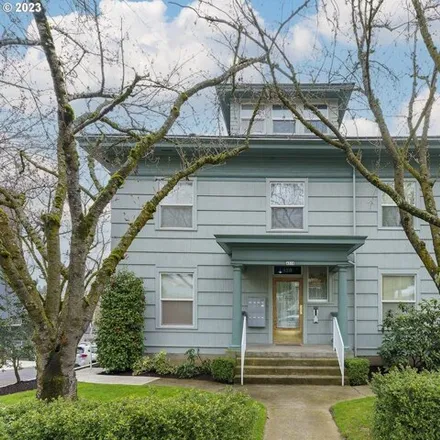 Buy this 1studio house on 4318 Southeast Milwaukie Avenue in Portland, OR 97202