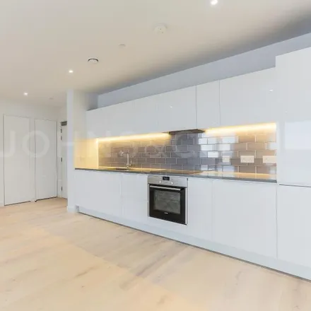 Rent this 2 bed apartment on Liner House in Starboard Way, London