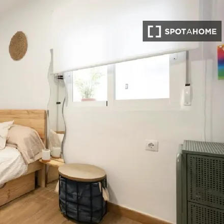 Rent this 2 bed room on Calle Antonio Chacón in 15, 29003 Málaga