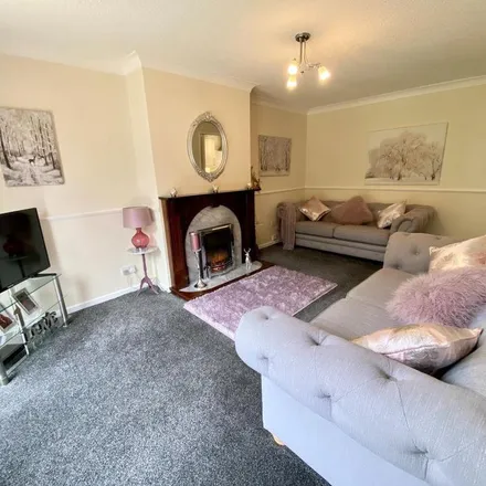Rent this 2 bed duplex on Wentworth Drive in Calderdale, HX2 9QL