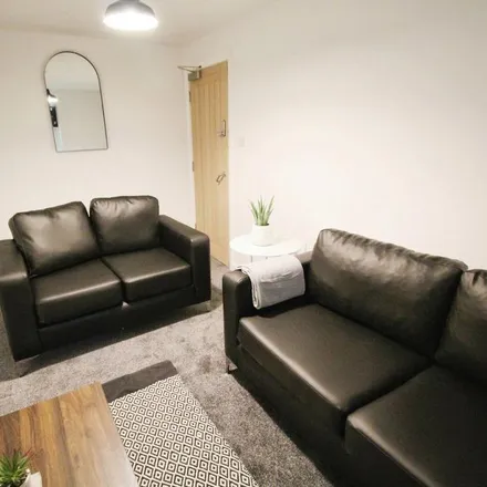 Image 4 - The Turkey Oak Avenue, Sheffield, S2 2SG, United Kingdom - Townhouse for rent