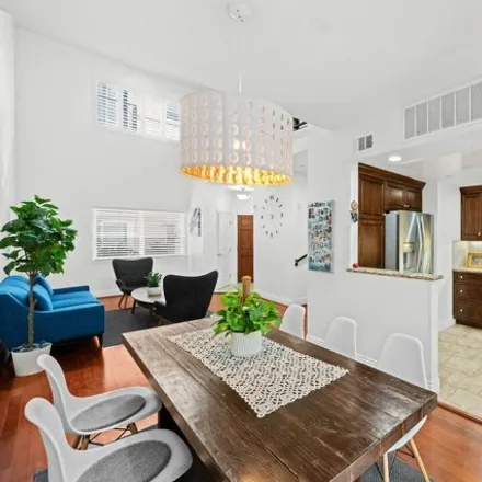 Image 4 - 7579 Romaine Street, West Hollywood, CA 90046, USA - Condo for sale