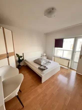 Rent this 2 bed apartment on Hainer Weg 104 in 60599 Frankfurt, Germany