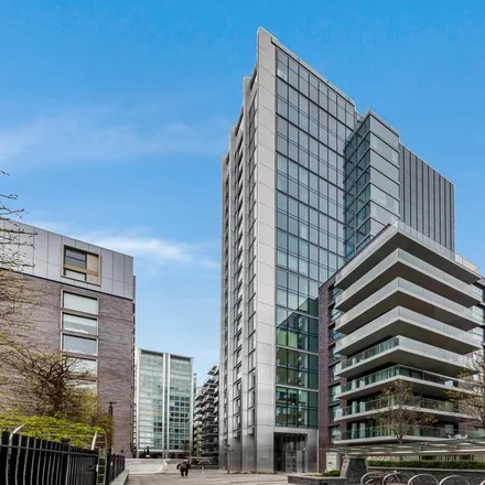 Rent this 2 bed apartment on Cassia House in Piazza Walk, London