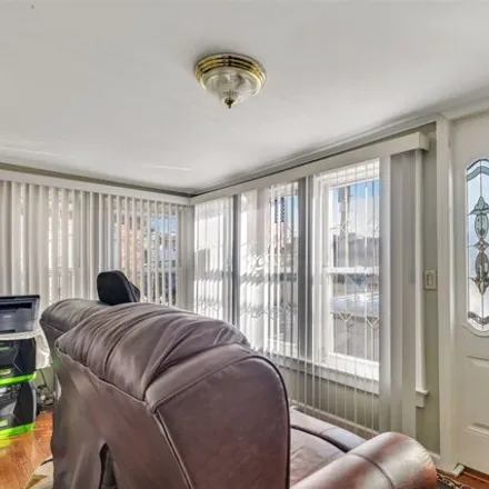 Image 2 - 87-51 139th Street, New York, NY 11435, USA - House for sale