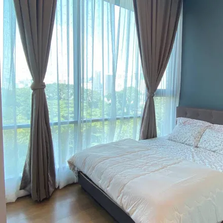 Rent this 3 bed apartment on Mandarin Court in Jalan Maharajalela, Bukit Bintang