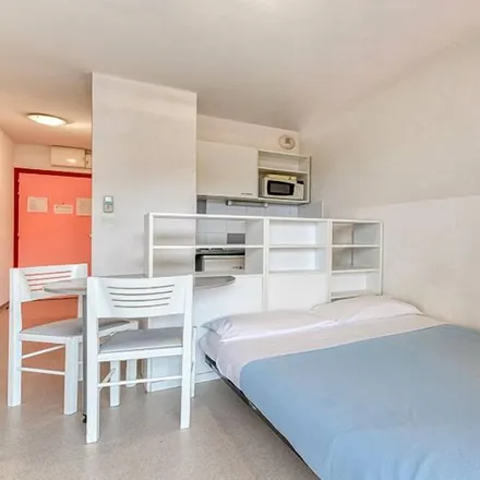 Rent this studio apartment on 34500 Béziers