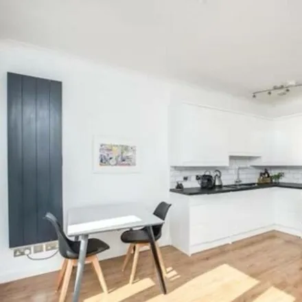 Image 5 - Balmoral Court, Rotherhithe Street, London, SE16 5QS, United Kingdom - Apartment for sale