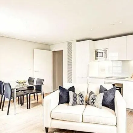 Rent this 2 bed room on 4 Merchant Square in London, W2 1AS