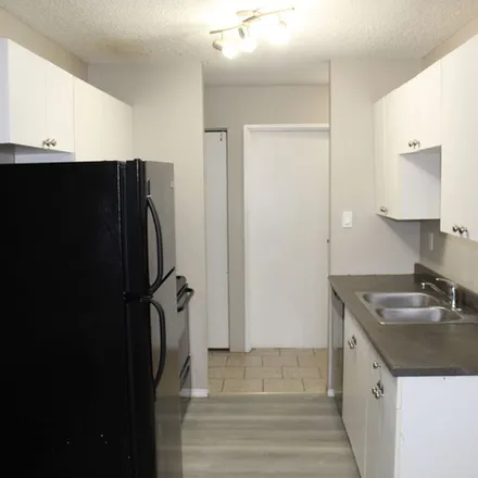 Image 4 - Shell, 1602 22nd Street West, Saskatoon, SK S7M 0T3, Canada - Apartment for rent