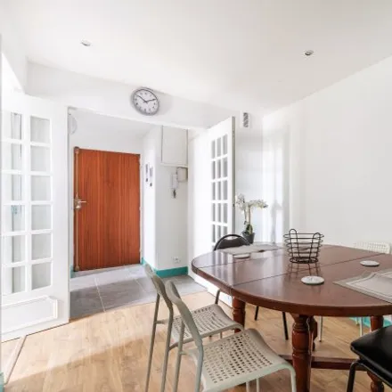 Rent this 4 bed apartment on Mantes-la-Jolie in Centre-ville, FR