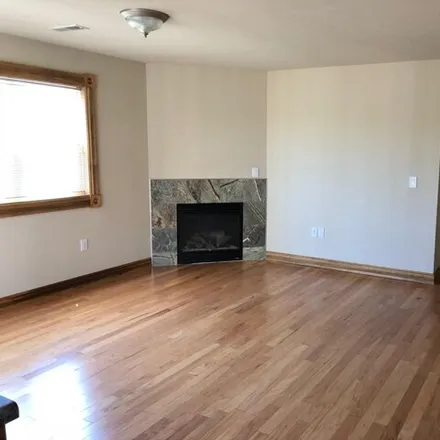 Image 3 - 501 N 20th St Apt A, Milwaukee, Wisconsin, 53233 - House for sale