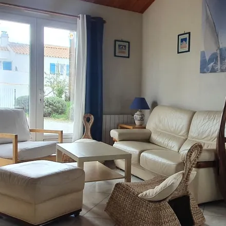 Rent this 3 bed house on 85740 L'Épine