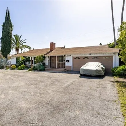 Image 2 - 5855 Bucknell Avenue, Los Angeles, CA 91607, USA - House for sale