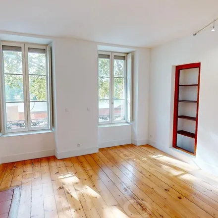 Rent this 3 bed apartment on 85 Rue de Maubec in 31300 Toulouse, France