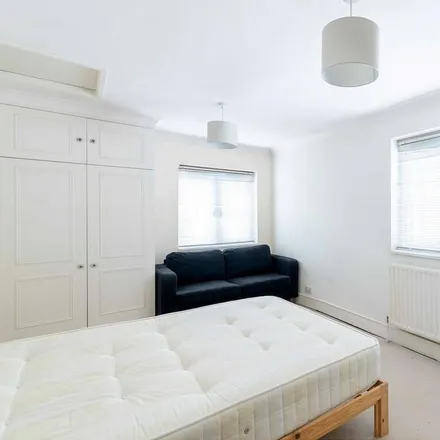 Rent this 1 bed room on Kimbell Gardens in London, SW6 6QQ