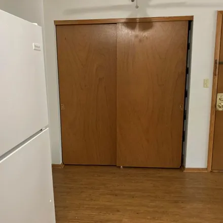 Image 4 - 5000 West Cold Spring Road, Greenfield, WI 53220, USA - Apartment for rent