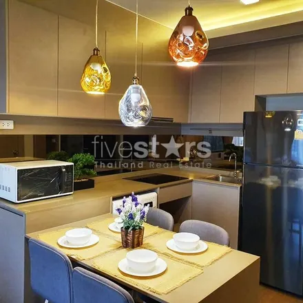 Rent this 2 bed apartment on 小吃街 in Sukhumvit Soi 95, Phra Khanong District
