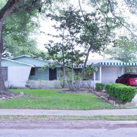 Buy this 3 bed house on 5946 Ridgeway Drive in Houston, TX 77033