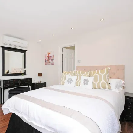 Rent this 3 bed apartment on 1 St John's Wood Park in London, NW8 6QU
