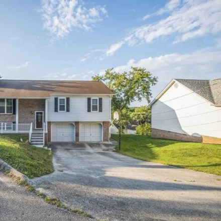 Rent this 3 bed house on 565 Loop Road in Farragut, TN 37934