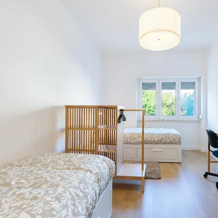 Rent this 3 bed room on O Hoquista in Estrada de Benfica 405 B, 1500-077 Lisbon