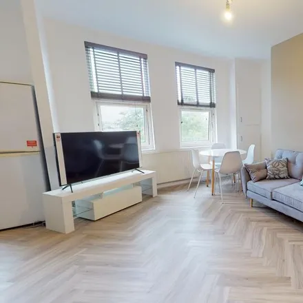 Rent this 4 bed apartment on 19 Moorland Avenue in Leeds, LS6 1AP