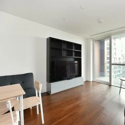 Image 5 - Maine Tower, 9 Harbour Way, Canary Wharf, London, E14 9ZP, United Kingdom - Apartment for rent