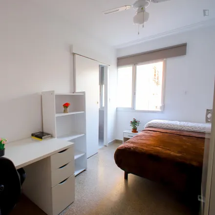 Rent this 6 bed room on Mercadona in Carrer de Campoamor, 46021 Valencia