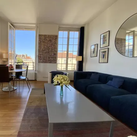 Rent this 4 bed apartment on 25 Rue Charlemagne in 75004 Paris, France