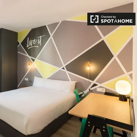 Rent this 3 bed room on Carrer de les Penedides in 1B, 08001 Barcelona