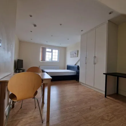 Rent this studio apartment on Browning Way in London, TW5 9BE