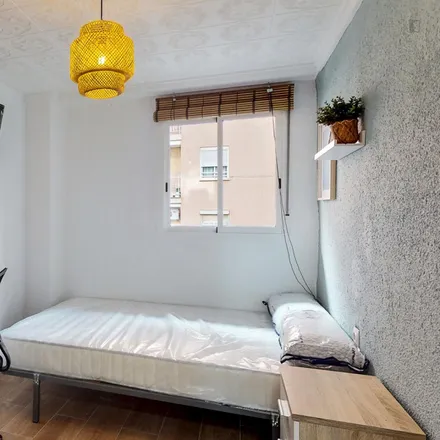 Rent this 6 bed room on Bar Lica in Carrer de Rodrigo de Pertegàs, 46023 Valencia