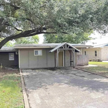 Rent this 2 bed house on 1800 Bluebonnet Ln in Kingsland, Texas