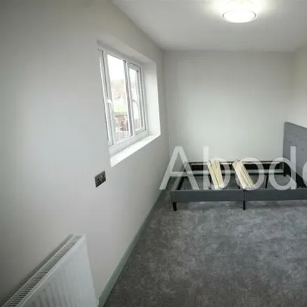 Image 8 - Radio Aire, Willow Close, Leeds, LS4 2HF, United Kingdom - House for rent