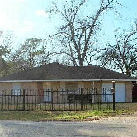Buy this 3 bed house on 4099 Beatrice Avenue in Dickinson, TX 77539