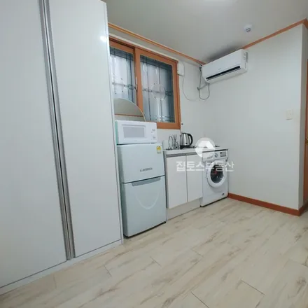 Rent this studio apartment on 서울특별시 관악구 봉천동 1603-6