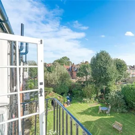 Image 6 - The Gables, Fortis Green, London, N10 3EA, United Kingdom - Apartment for sale