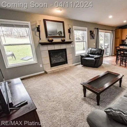 Image 9 - 4043 England Beach Road, White Lake Charter Township, MI 48383, USA - House for sale