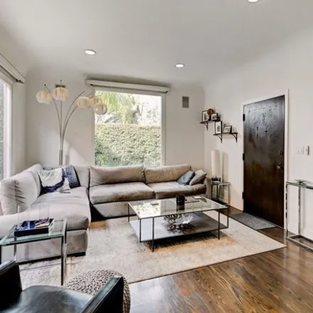 Image 5 - 8239 Willoughby Avenue, West Hollywood, CA 90046, USA - House for sale