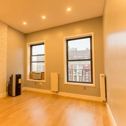 Image 2 - 306 Pleasant Avenue, New York, NY 10035, USA - House for rent