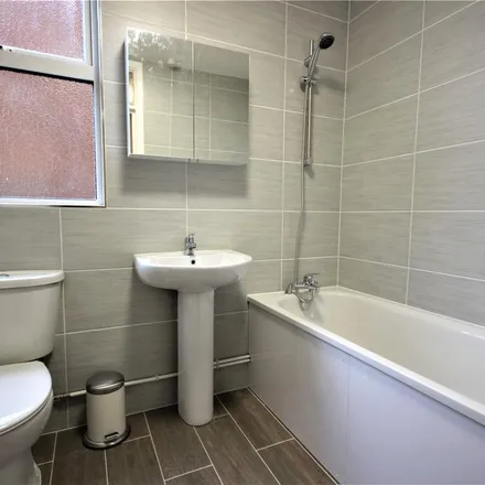 Image 4 - Warwick Road, Bowes Park, London, N11 2SP, United Kingdom - Apartment for rent