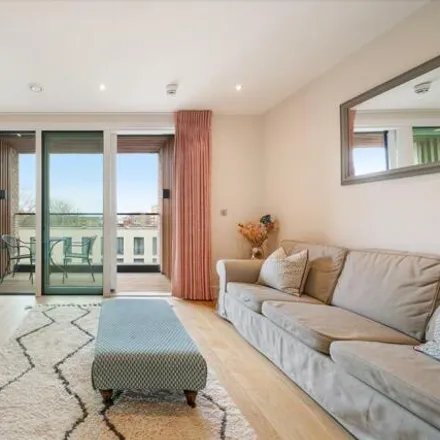 Buy this 1 bed apartment on Centre 500 in Chiswick High Road, London