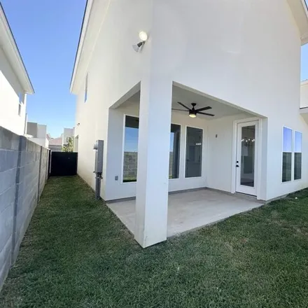Image 6 - Cresta Bella Street, Laredo, TX 78042, USA - House for rent