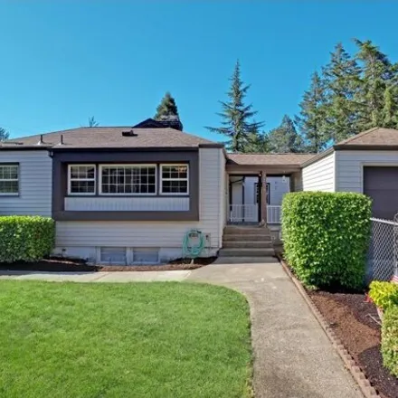 Buy this 3 bed house on 3356 SW Seymour St in Portland, Oregon