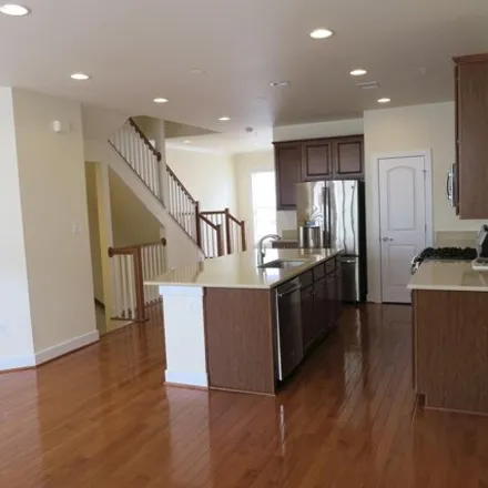 Image 2 - 215 Strummer Lane, Gaithersburg, MD 20877, USA - Townhouse for rent