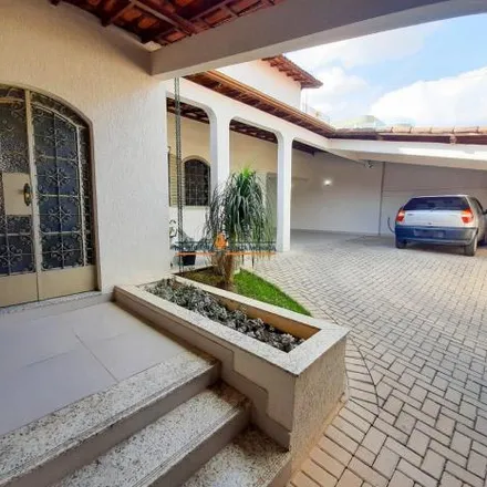 Buy this 4 bed house on Rua dos Pintassilgos in Vila Clóris, Belo Horizonte - MG