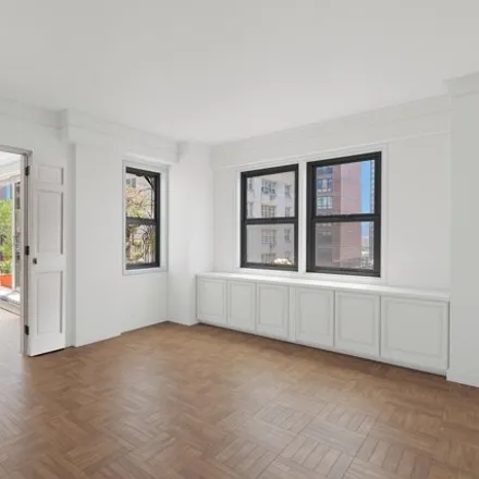 Image 4 - 345 E 52nd St Unit 11cd, New York, 10022 - Apartment for sale