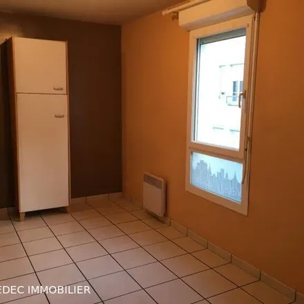 Image 3 - 9 Avenue Yves Thepot, 29000 Quimper, France - Apartment for rent