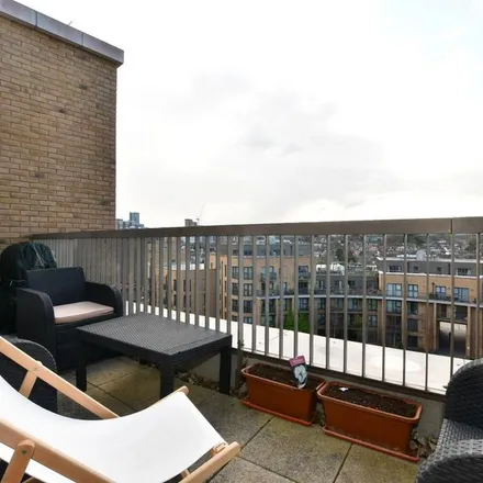 Image 1 - Royal Crescent, Whitestone Way, London, CR0 4WF, United Kingdom - Apartment for rent